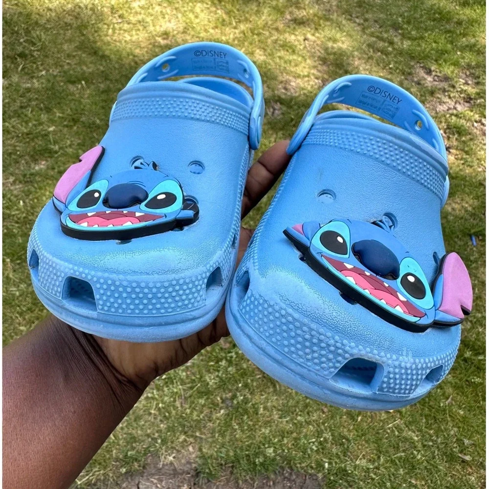 Crocs x Disney Lilo and Stitch Classic Clogs Adult Size M3 W5 - Big Kids Size J3